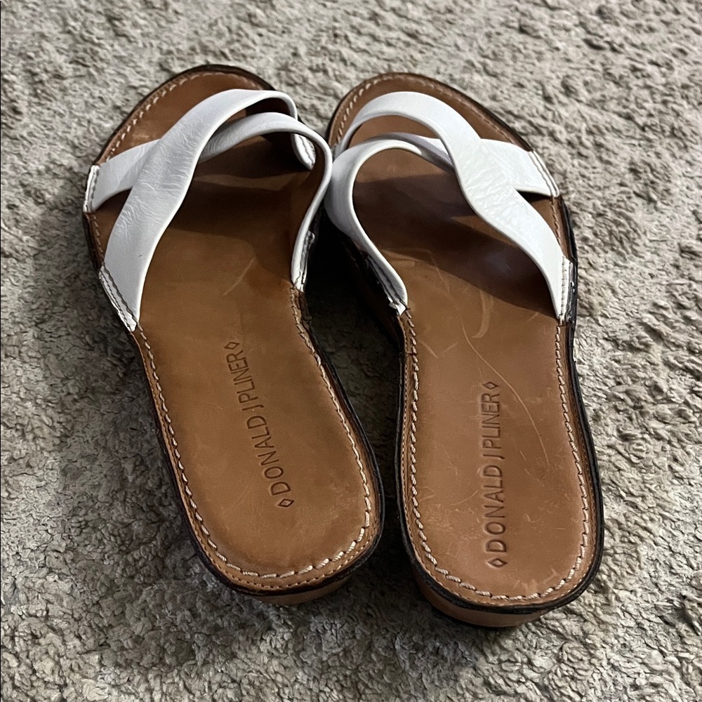 Donald J. Pliner White Leather Crisscross Slide Sandals with Brown Footbed 5.5N - Picture 2 of 5